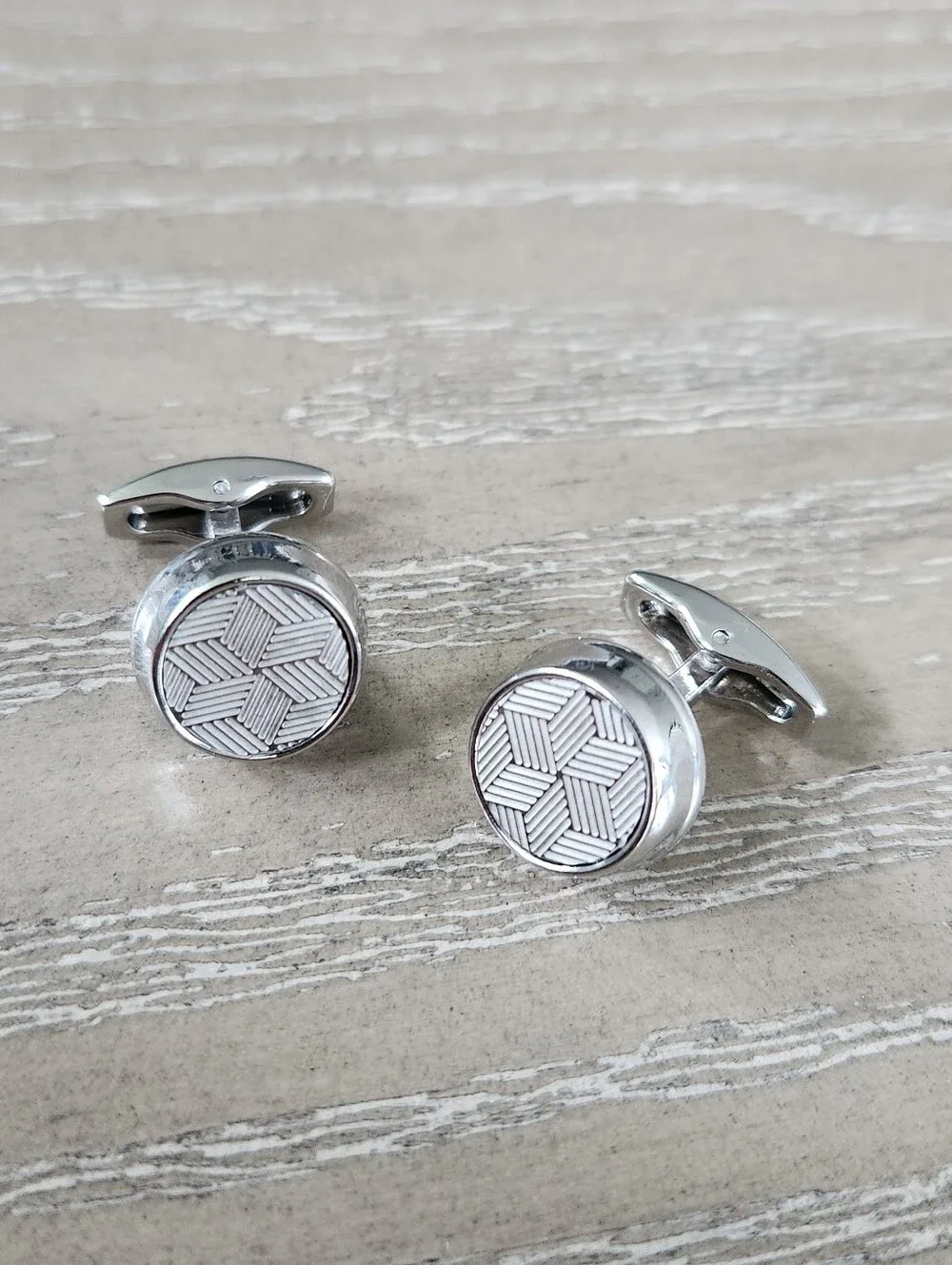 Men’s Silver Tone Geometric Basket Weave Round Cufflinks Formal Classic Elegance